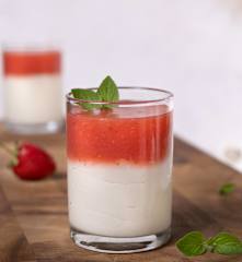 Çilekli Yalancı Panna Cotta