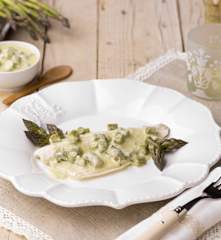 Filetti di branzino con salsa agli asparagi