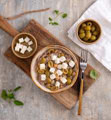 Kaszotto gryczane z ciecierzycą, fetą i oliwkami