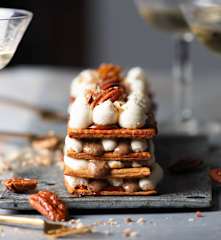 Millefoglie al caramello e pralina di noci pecan