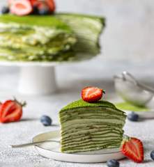 Matcha palačinkový dort