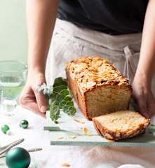 Cake de almendras con almíbar de azahar