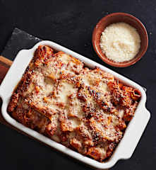 Pasta al forno con ragù di carne e besciamella