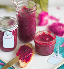 Himmlischer Aufstrich aus Himbeeren und weißer Schokolade