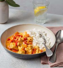 Hühnergeschnetzeltes mit Paprika und Reis