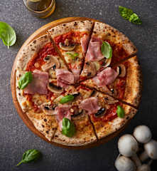 Pizza prosciutto e funghi