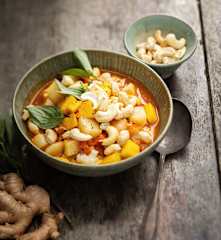 Curry à la mangue, pommes de terre, chou-fleur et noix de cajou