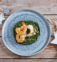 Baccalà e mazzancolle su crema di spinaci