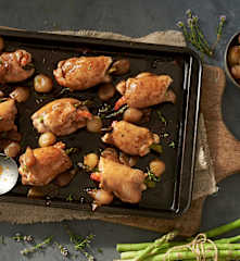Sorpresas de pollo con cebollitas caramelizadas