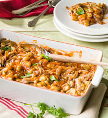 Habas en salsa de tomate con chalotas caramelizadas