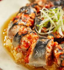 辣椒酸梅蒸河鳗