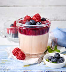 Tee-Gelee mit Beerenkompott