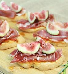 Bruschetta de presunto parma e figo