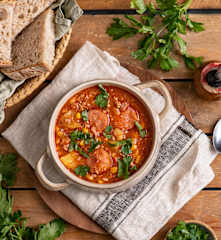 Gulasz kowbojski z kiełbasą