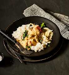 Zwiebel-Sahne-Hähnchen mit Reis