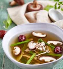 芹菜红枣瘦肉汤