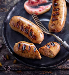 Zvěřinové klobásy s pistáciemi