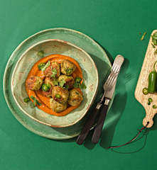 Brokkoli-Spinat-Köfte-Curry