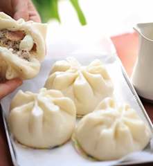 Bánh bao nhân thịt trứng cút