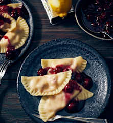 Wareniki mit Quark-Kirsch-Füllung