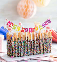 Bolo com palitos de chocolate