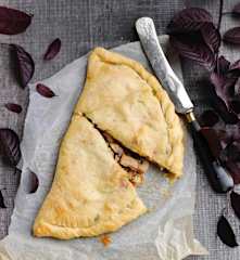 Calzone de cogumelos e mozarela