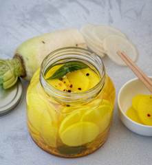 Pickled Korean daikon (Thermomix® Cutter)