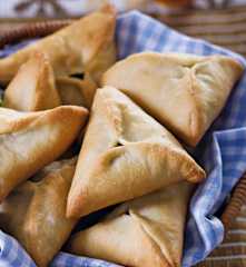 Esfiha de carne fechada