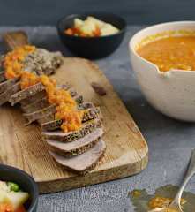 Peceto al vapor con salsa de tomate