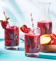 Skinny Strawberry Acai Lemonade