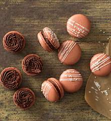 Schokoladen-Macarons mit Orangen-Schokoladen-Ganache