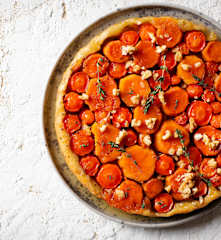 Tarta tatín de batatas y zanahorias