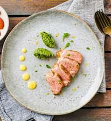 Filetto di maiale sottovuoto con Casera, patate e mele