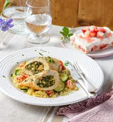 Menü: Gefüllte Hühnerbrustfilets mit Gemüsecouscous, Erdbeer-Melonen-Tiramisu