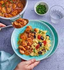 Mijoté de dinde à la tomate, couscous aux olives noires