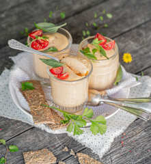 Mousse de tomate au basilic