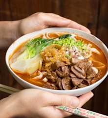 Soupe de nouilles épicée au bœuf braisé