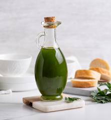 Olej aromatyzowany liśćmi selera