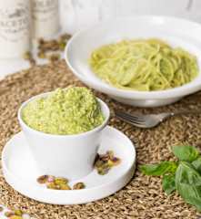 Pesto di zucchine, pistacchi e basilico