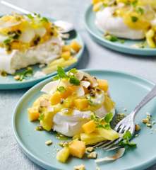 "To die for" mini pavlovas (TM6)