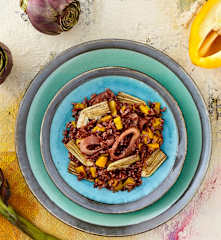 Insalata di riso rosso calamari e carciofi