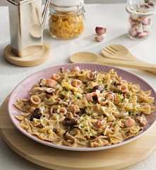 Pasta con chipirones y setas al ajillo