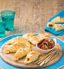 Mini brioche alle olive e pomodori secchi (vegan)