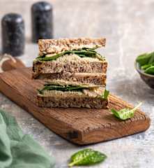 Kanapki z pastą z tofu