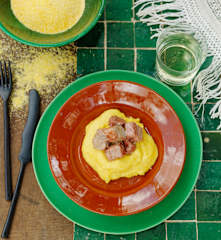 Xerém maize meal with fresh tuna