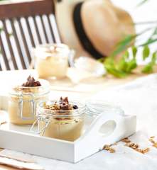 Panna cotta de dulce de leche con plátano y granola