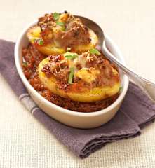 Pommes de terre farcies sur lit d'oignons caramélisés