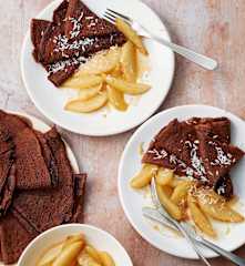 Crêpes légères au cacao, poires rôties