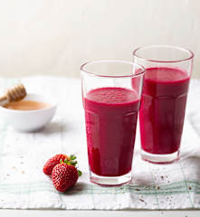 Smoothie de remolacha y fresas con semillas