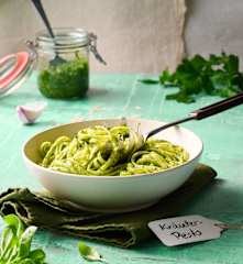 Kräuterpesto
